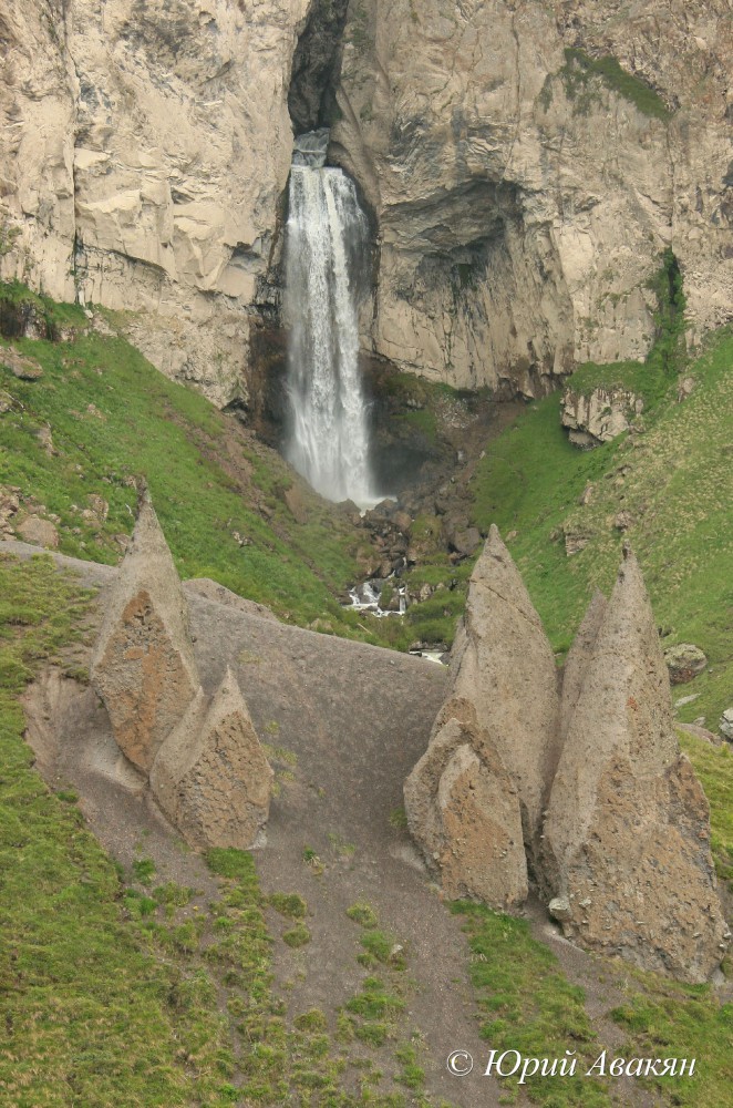 Водопад Кызылкол Джилы су